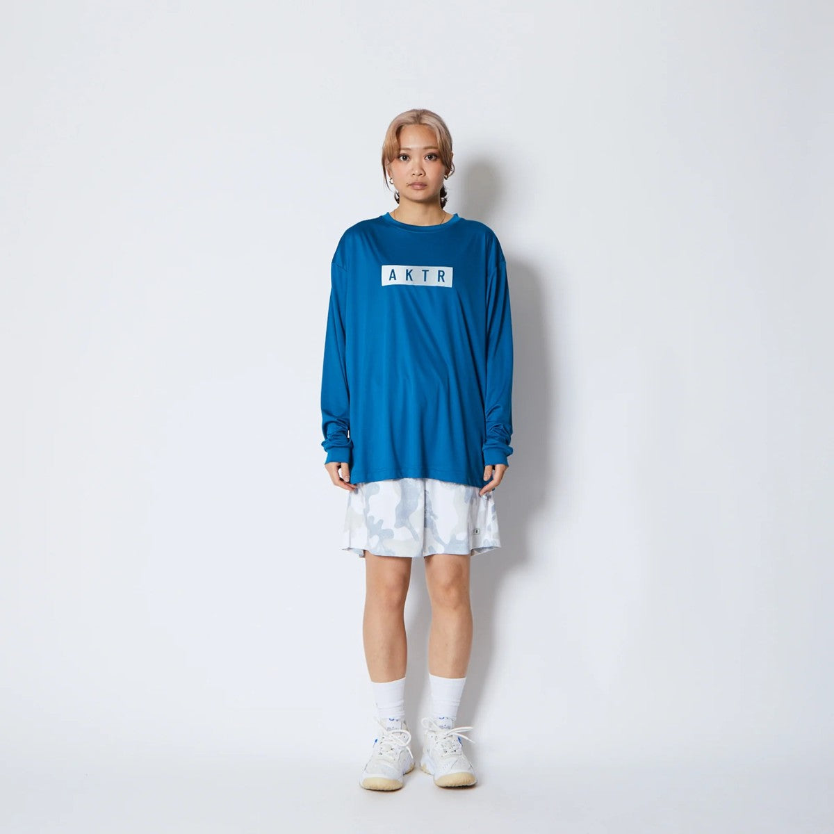 AKTR FADE BOX LOGO L/S SPORTS TEE アクター フェード ボックス ロゴ ロングスリーブ スポーツ Tシャツ 225-020005【メンズ Tシャツ グラデーション 長袖 トレーニング 25FW】