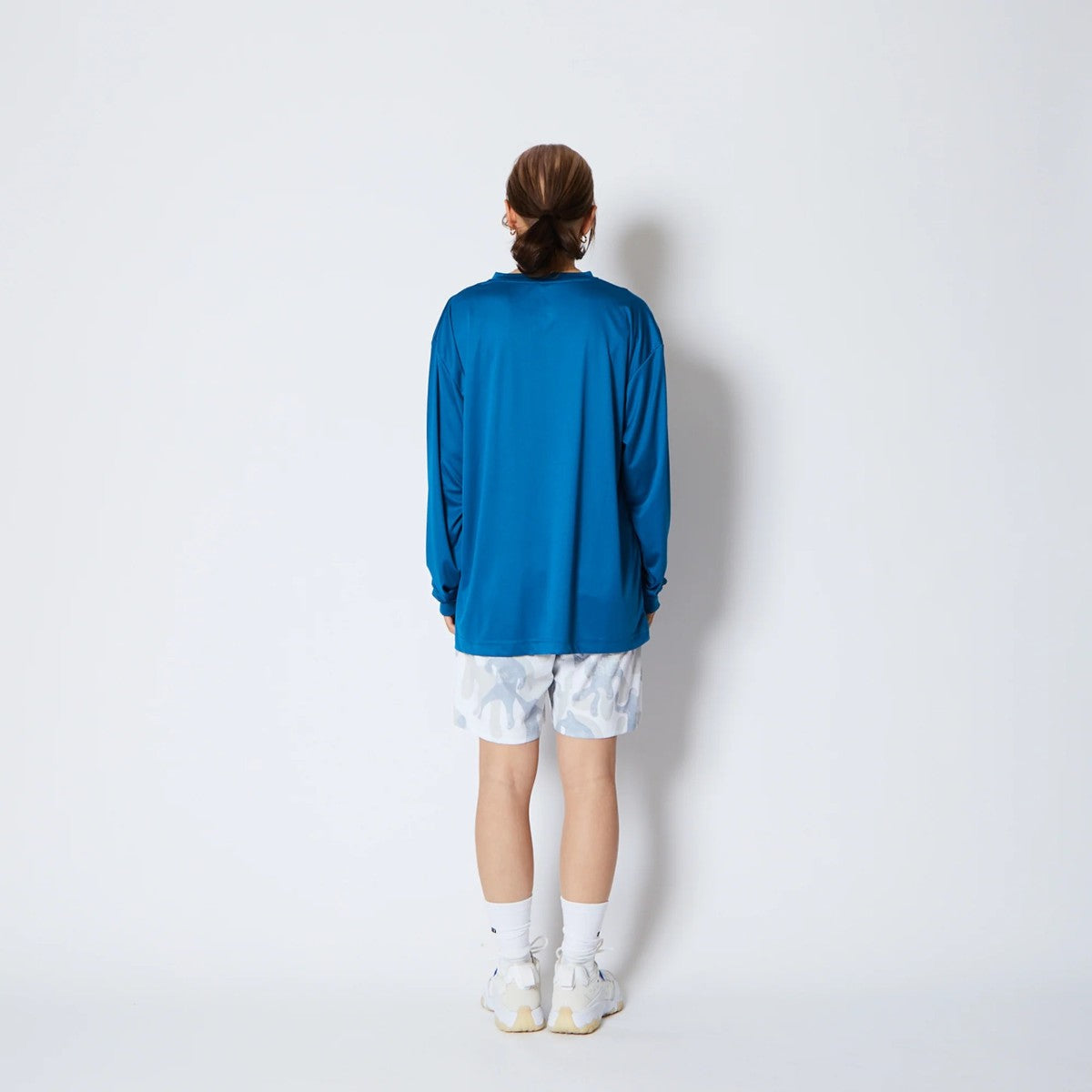 AKTR FADE BOX LOGO L/S SPORTS TEE アクター フェード ボックス ロゴ ロングスリーブ スポーツ Tシャツ 225-020005【メンズ Tシャツ グラデーション 長袖 トレーニング 25FW】
