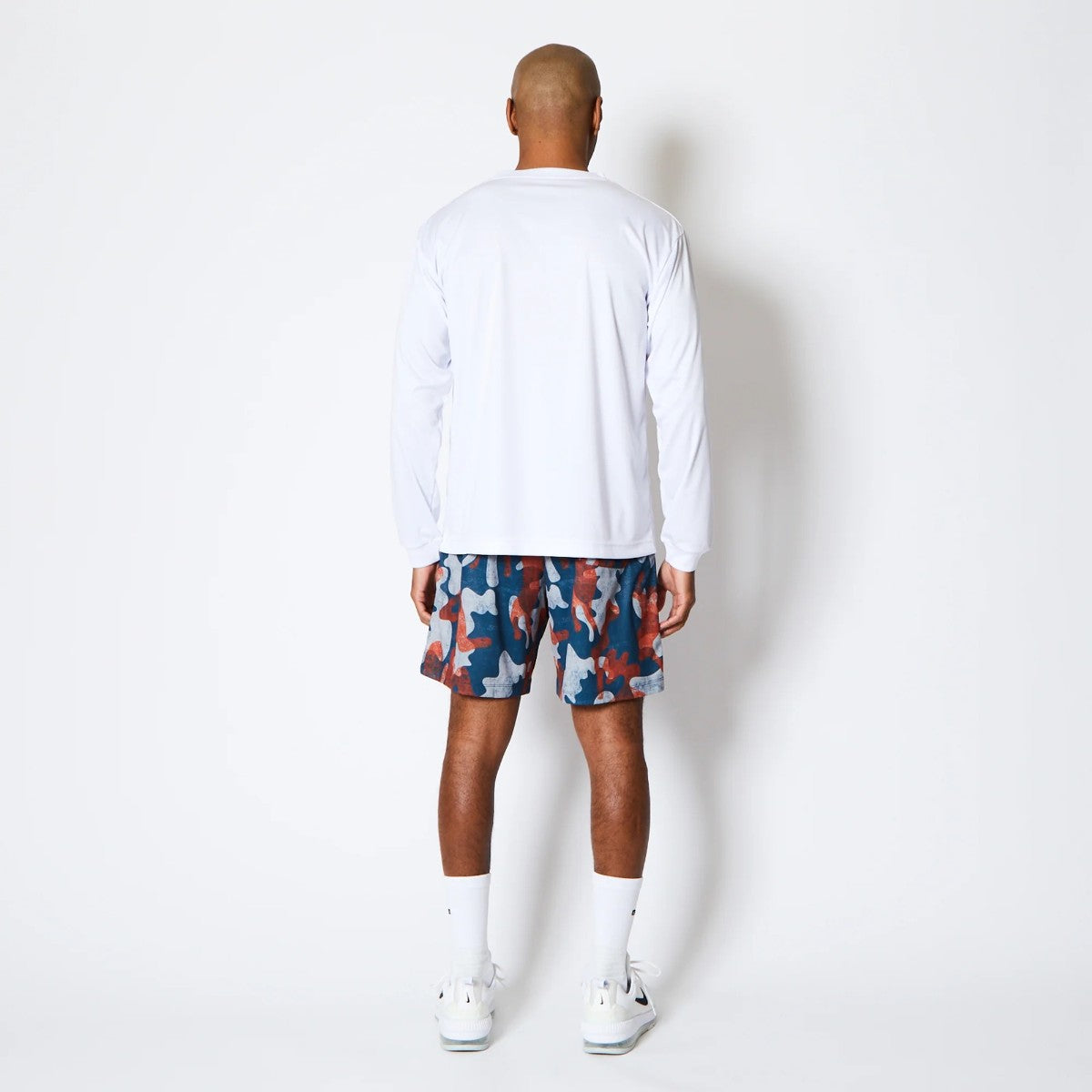 AKTR FADE BOX LOGO L/S SPORTS TEE アクター フェード ボックス ロゴ ロングスリーブ スポーツ Tシャツ 225-020005【メンズ Tシャツ グラデーション 長袖 トレーニング 25FW】