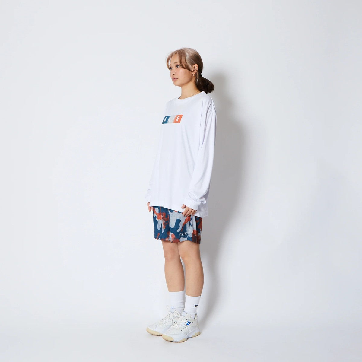 AKTR FADE BOX LOGO L/S SPORTS TEE アクター フェード ボックス ロゴ ロングスリーブ スポーツ Tシャツ 225-020005【メンズ Tシャツ グラデーション 長袖 トレーニング 25FW】