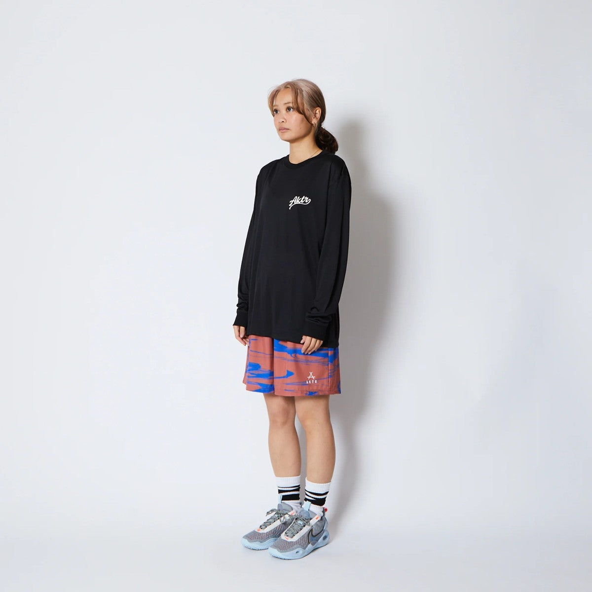 AKTR TORSION NICK L/S SPORTS TEE アクター トーション ニック ロングスリーブ スポーツ Tシャツ 225-022005【メンズ Tシャツ スポーツ 長袖 グラフィック トレーニング 25FW】