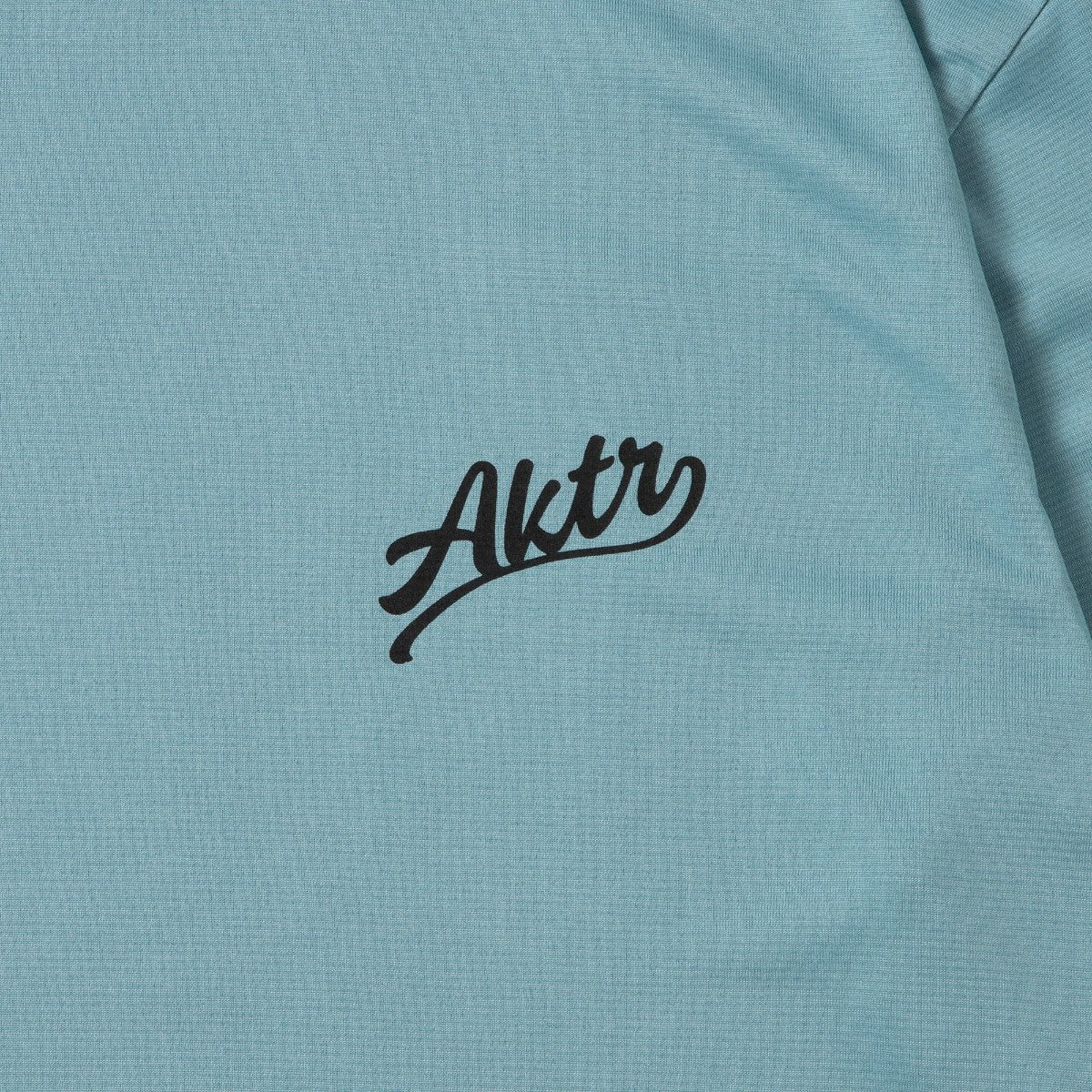 AKTR TORSION NICK L/S SPORTS TEE アクター トーション ニック ロングスリーブ スポーツ Tシャツ 225-022005【メンズ Tシャツ スポーツ 長袖 グラフィック トレーニング 25FW】