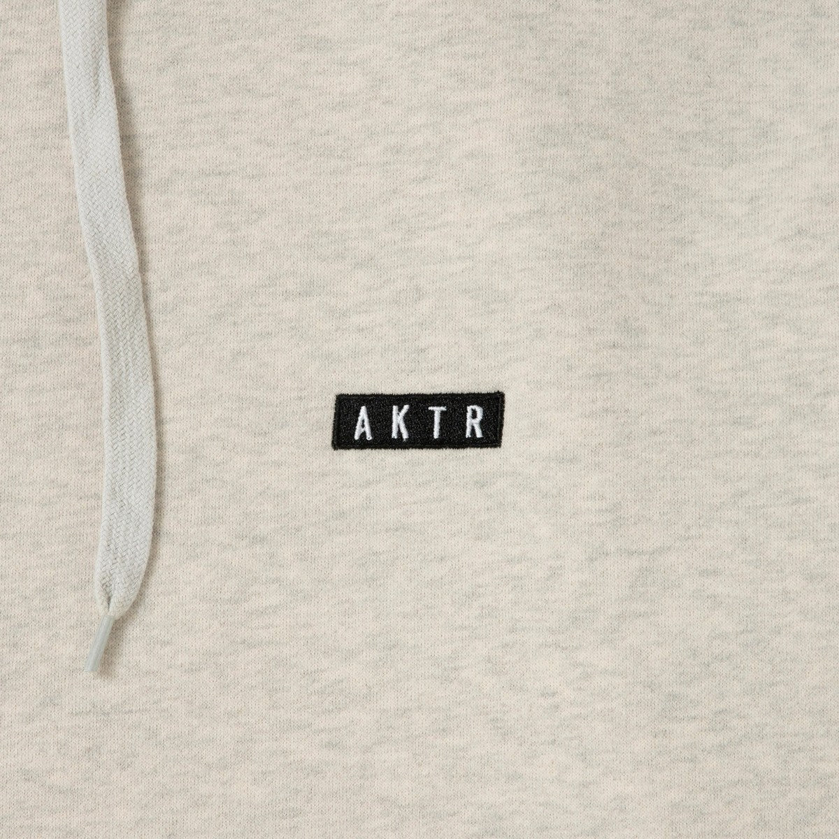 AKTR 1-PT LOGO SWEAT PULLOVER HOODIE アクター ワンポイント ロゴ スウェット プルオーバー フーディ 225-023010【メンズ パーカー フーディ スウェット 裏起毛 トレーニング スポーツ 25FW】