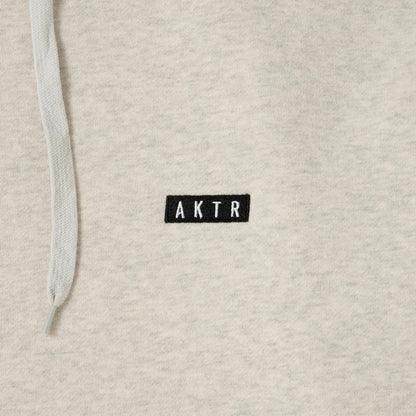 AKTR 1-PT LOGO SWEAT PULLOVER HOODIE アクター ワンポイント ロゴ スウェット プルオーバー フーディ 225-023010【メンズ パーカー フーディ スウェット 裏起毛 トレーニング スポーツ 25FW】