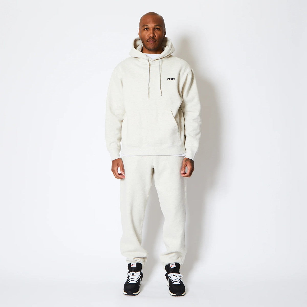 AKTR 1-PT LOGO SWEAT PULLOVER HOODIE アクター ワンポイント ロゴ スウェット プルオーバー フーディ 225-023010【メンズ パーカー フーディ スウェット 裏起毛 トレーニング スポーツ 25FW】