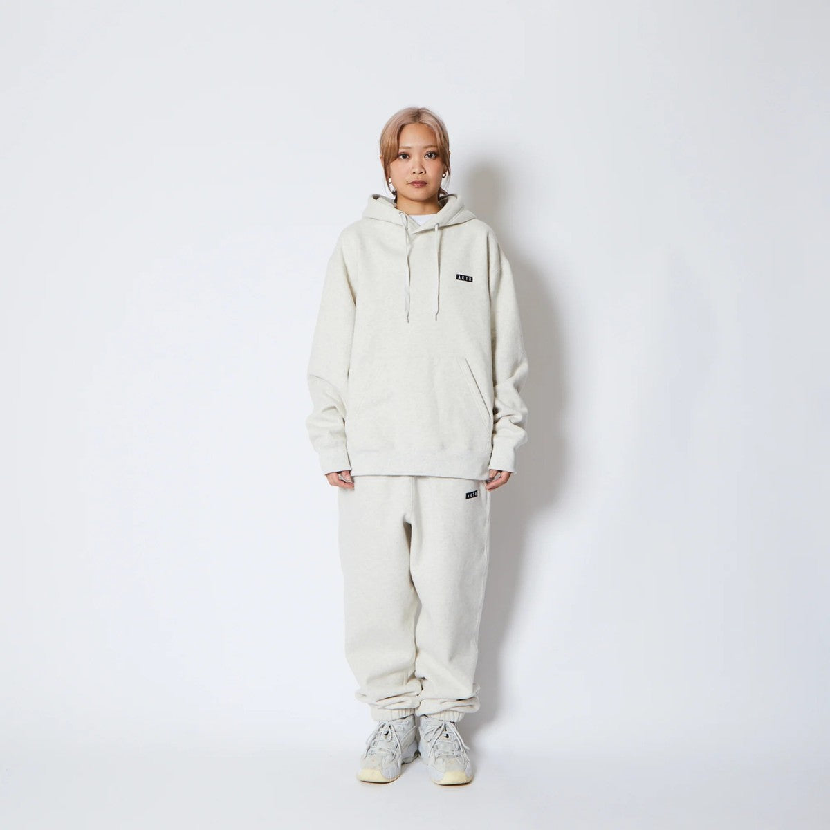 AKTR 1-PT LOGO SWEAT PULLOVER HOODIE アクター ワンポイント ロゴ スウェット プルオーバー フーディ 225-023010【メンズ パーカー フーディ スウェット 裏起毛 トレーニング スポーツ 25FW】