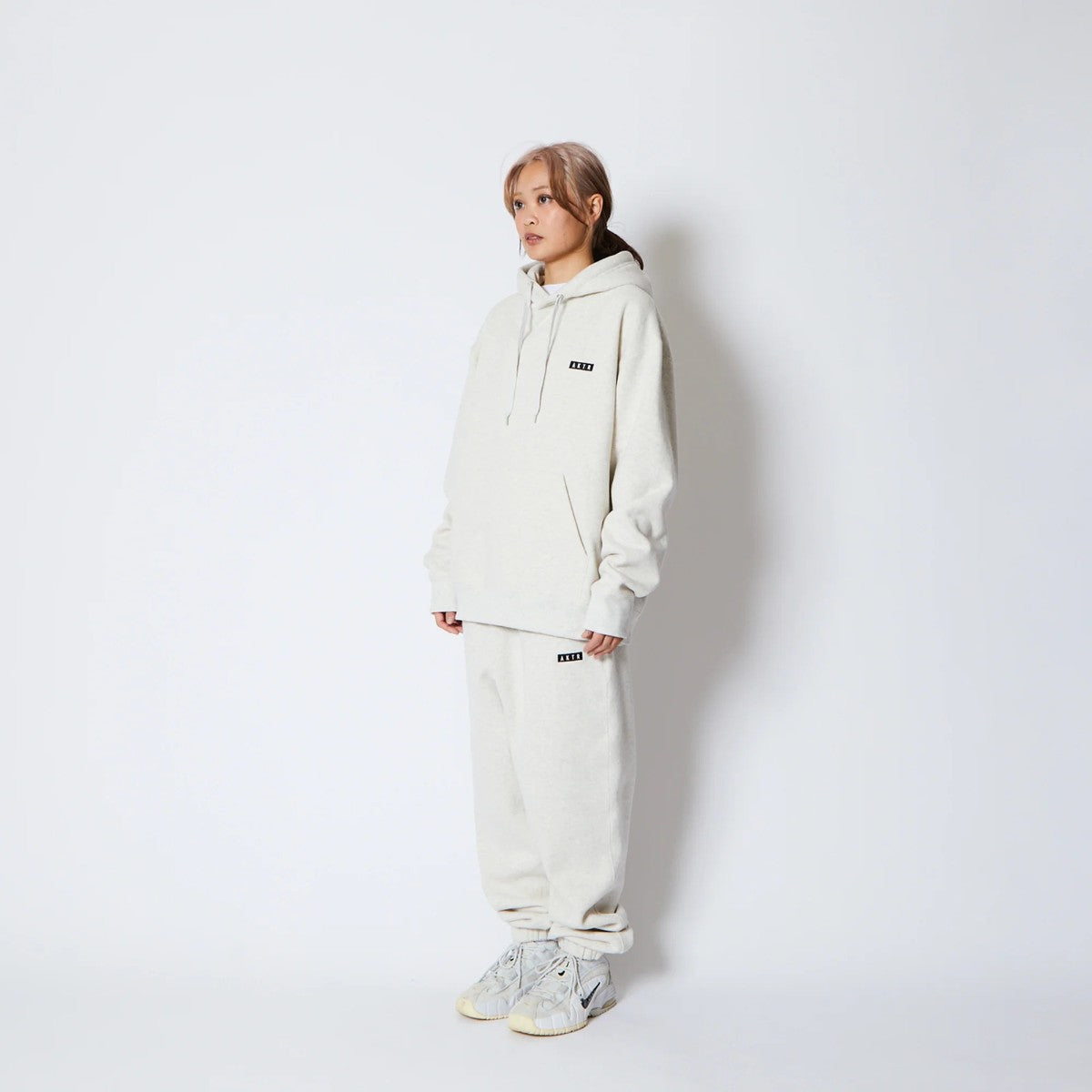 AKTR 1-PT LOGO SWEAT PULLOVER HOODIE アクター ワンポイント ロゴ スウェット プルオーバー フーディ 225-023010【メンズ パーカー フーディ スウェット 裏起毛 トレーニング スポーツ 25FW】