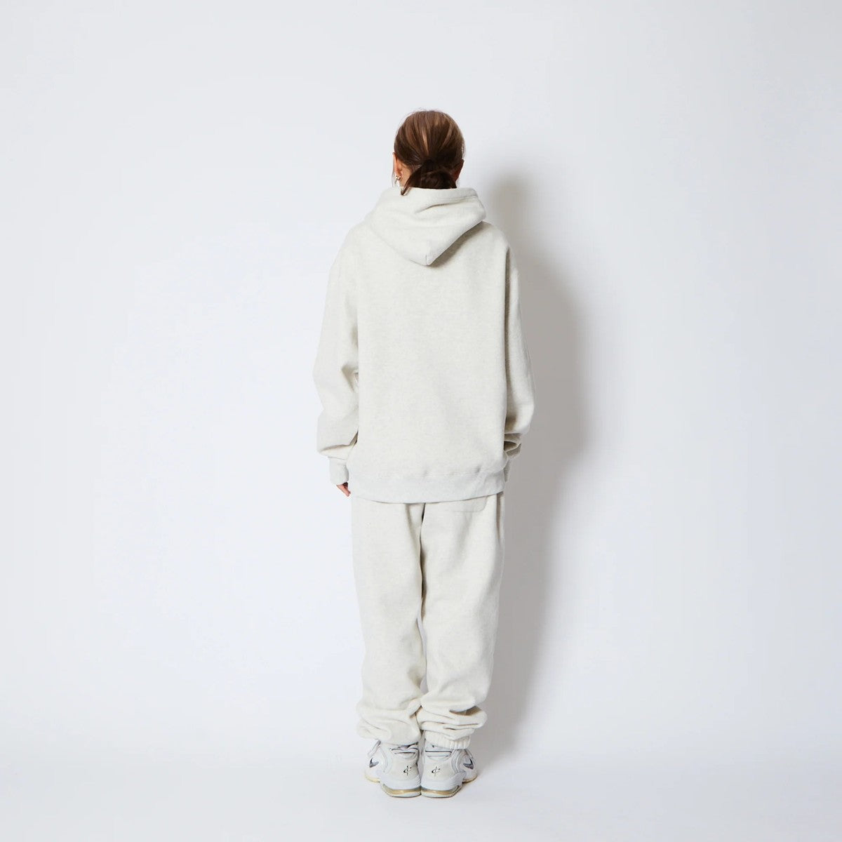 AKTR 1-PT LOGO SWEAT PULLOVER HOODIE アクター ワンポイント ロゴ スウェット プルオーバー フーディ 225-023010【メンズ パーカー フーディ スウェット 裏起毛 トレーニング スポーツ 25FW】
