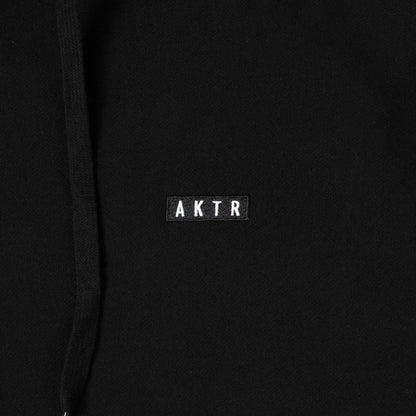 AKTR 1-PT LOGO SWEAT PULLOVER HOODIE アクター ワンポイント ロゴ スウェット プルオーバー フーディ 225-023010【メンズ パーカー フーディ スウェット 裏起毛 トレーニング スポーツ 25FW】