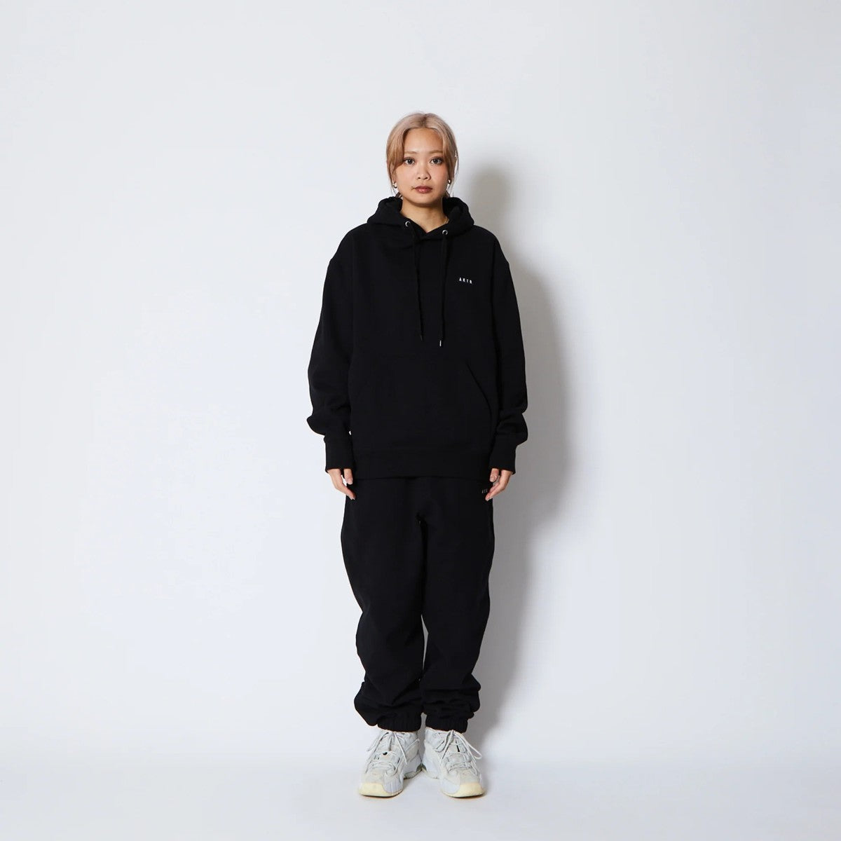 AKTR 1-PT LOGO SWEAT PULLOVER HOODIE アクター ワンポイント ロゴ スウェット プルオーバー フーディ 225-023010【メンズ パーカー フーディ スウェット 裏起毛 トレーニング スポーツ 25FW】