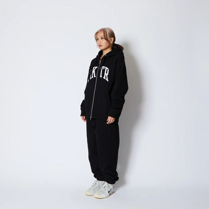 AKTR COLLEGE LOGO SWEAT ZIP HOODIE アクター カレッジ ロゴ スウェット ジップ フーディ 225-024010【メンズ ジップパーカー スウェット カレッジロゴ 裏起毛 25FW】