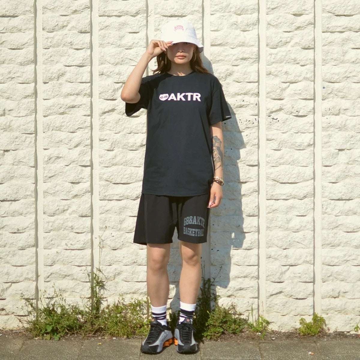 AKTR 68xAKTR ARCH LOGO 6.5INCH SHORTS アクター 68xAKTR アーチロゴ 6.5インチ ショーツ 225-043002【メンズ ショーツ ハーフパンツ カレッジロゴ コラボ 25FW】