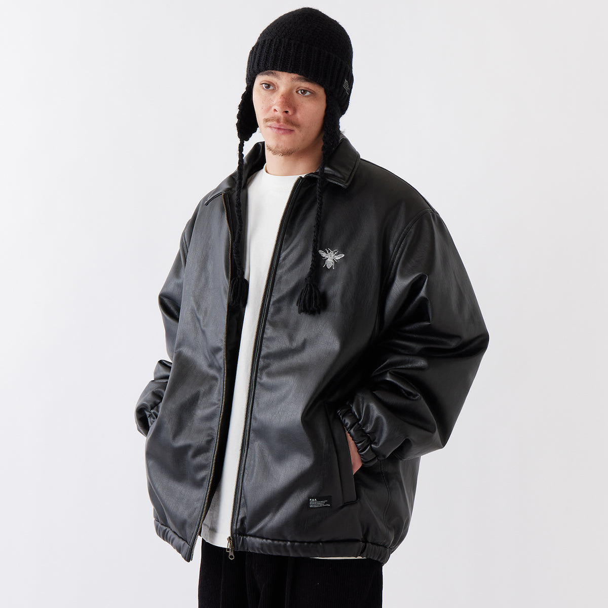 FAT BEEZZLER エフエイティー ビーズラー F32520-JK18【メンズ ブルゾン 合皮 中綿ジャケット ジップアップ 防寒 25FW】