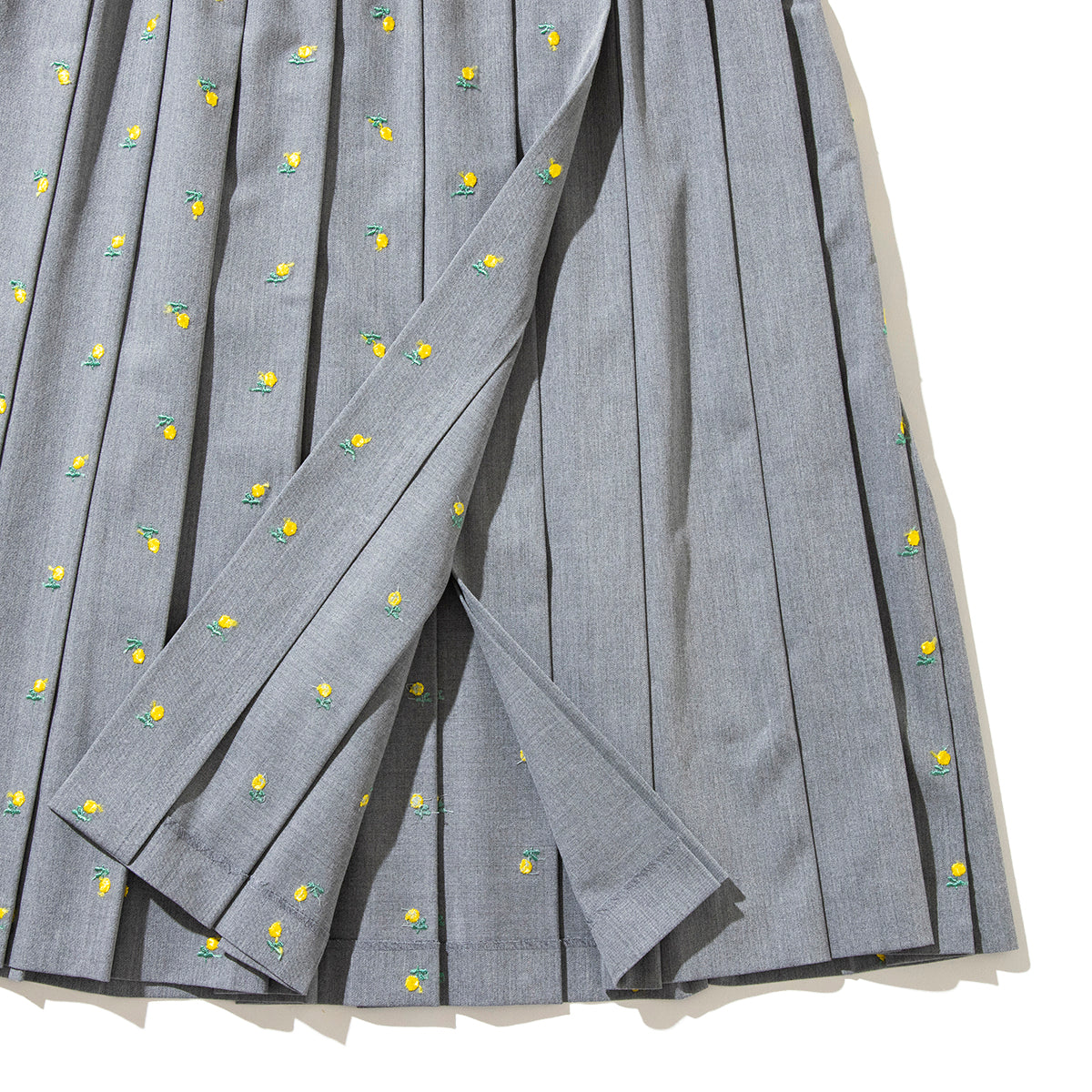 naokitomizuka Flower embroidery pleated skirt GRNTS004