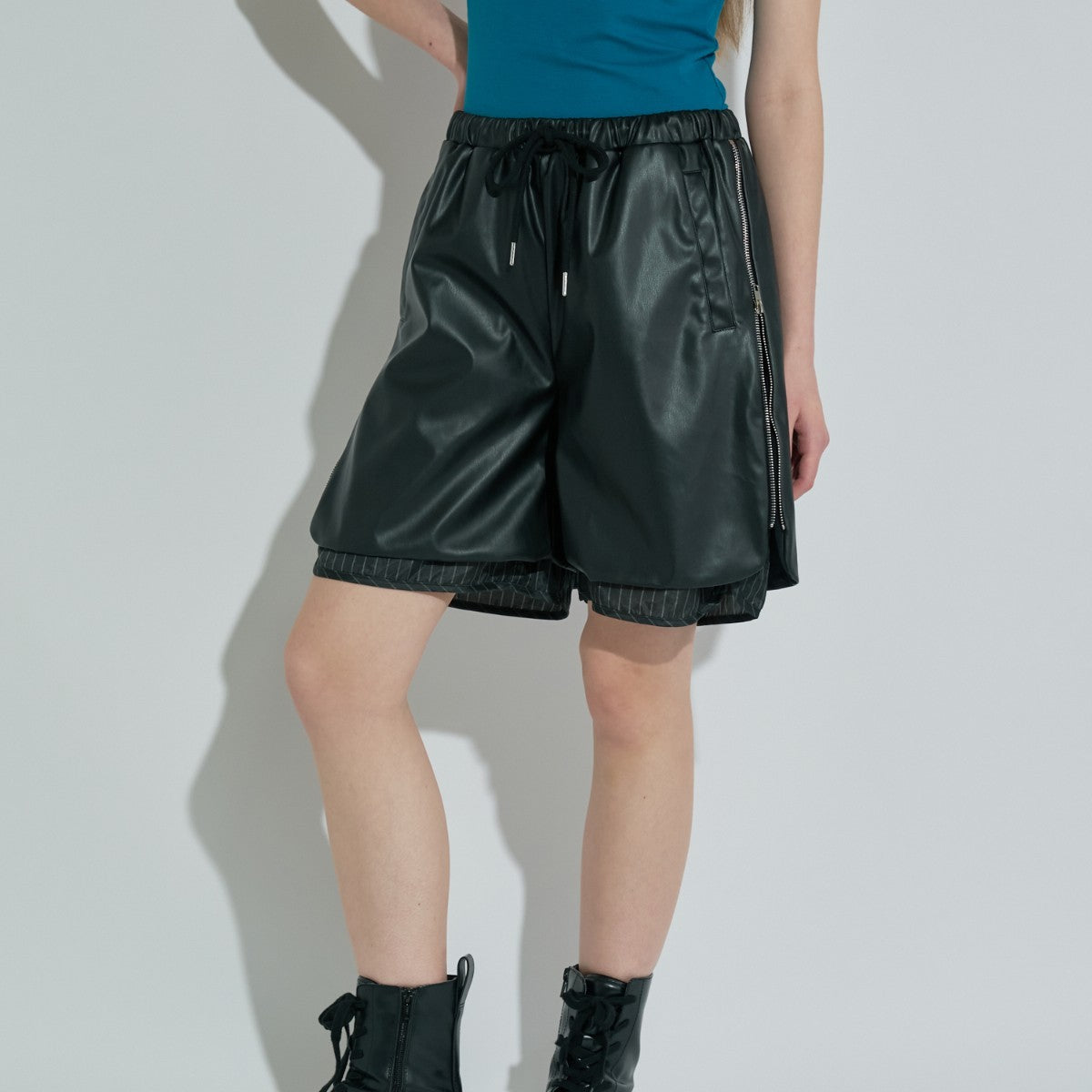 ANNA SUI NYC LEATHER HALF PANTS アナスイ エヌワイシー レザーハーフパンツ 15232280【レディース ハーフパンツ フェイクレザー ストライプ柄 ジップデザイン カジュアル モード 25FW】