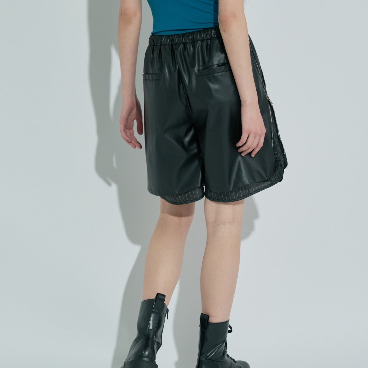 ANNA SUI NYC LEATHER HALF PANTS アナスイ エヌワイシー レザーハーフパンツ 15232280【レディース ハーフパンツ フェイクレザー ストライプ柄 ジップデザイン カジュアル モード 25FW】