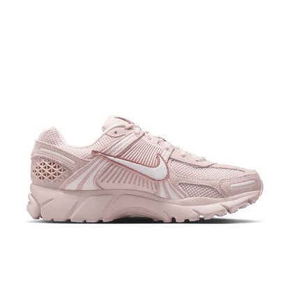 NIKE Zoom Vomero 5 ナイキ ウィメンズ ズーム ボメロ 5 HQ0458-600【レディース スニーカー ランニングシューズ クッショニング 25FW】