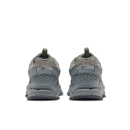NIKE Zoom Vomero Roam ナイキ ズーム ボメロ ローム HV6901-001【メンズ 撥水 クッション 耐久性 通気性 軽量性 防水 25FW】