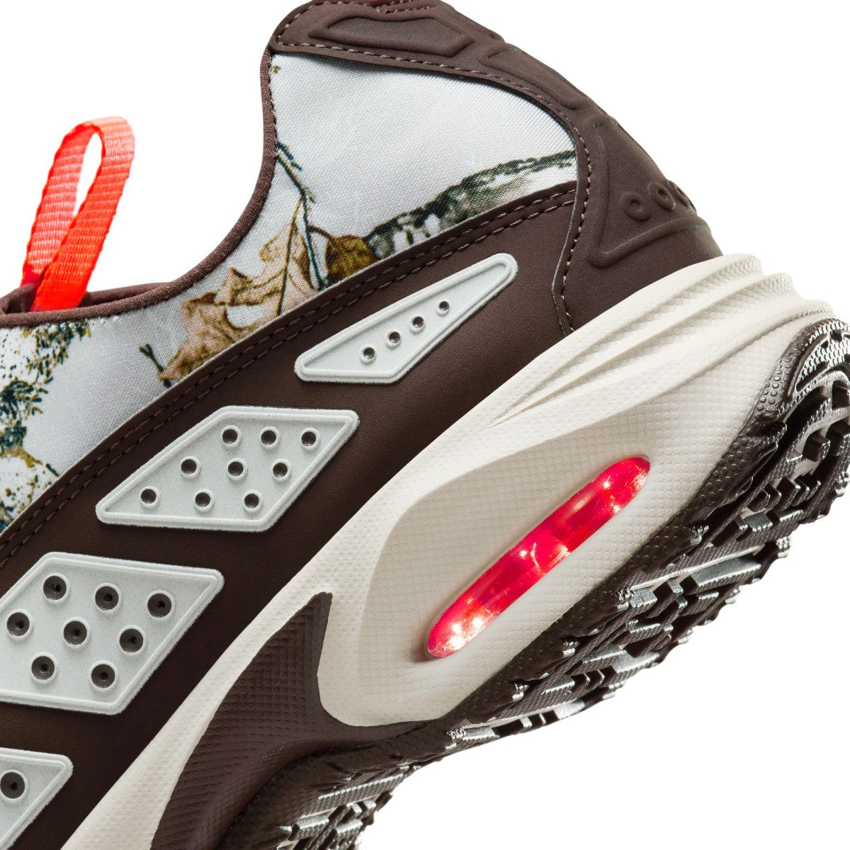 NIKE Air Max Sndr ナイキ ウィメンズ エア マックス SNDR IB2476-100【レディース クッション 反応性 通気性 軽量性 快適性 サポート 25FW】
