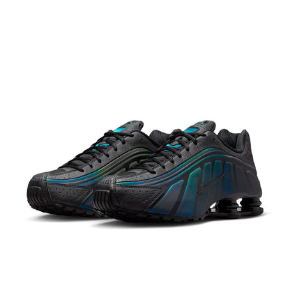 NIKE Shox R4 SE ナイキ ショックス R4 SE IM6596-001【メンズ スニーカー シューズ ランニング クッショニング リフレクティブ 25FW】