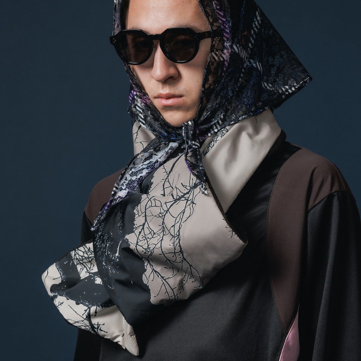 NON TOKYO PRINT PADDING MUFFLER ノントーキョー プリント中綿マフラー NON-25A-1032【レディース マフラー 中綿 シンサレート 軽量 保温性 フリース 25FW】