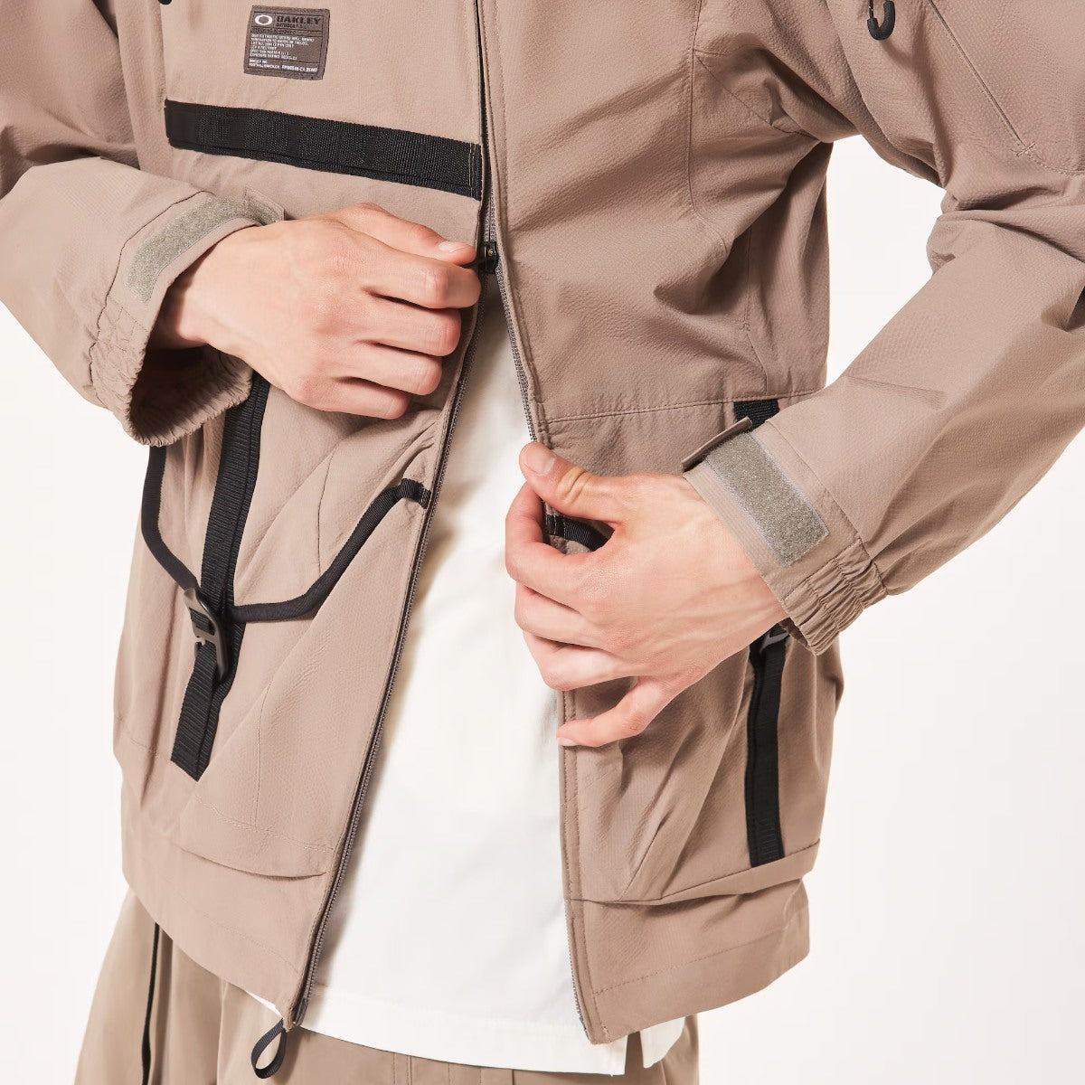 OAKLEY Fgl Stroke Anorak 5.7 オークリー FGL ストローク アノラック 5.7 FOA408118【メンズ ジャケット 撥水 防風 アウトドア 機能性 ポケット収納 25FW】