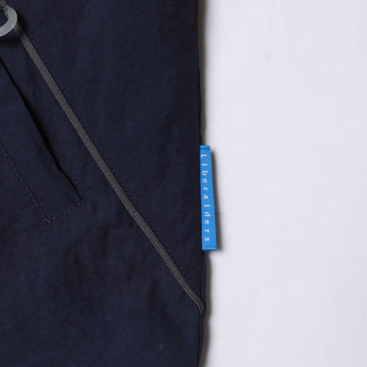 Liberaiders NYLON HALF ZIP リベレイダース ナイロン ハーフジップ 77016【メンズ アウター ナイロンジャケット ハーフジップ ウインドブレーカー スポーツ ミリタリー 25FW】