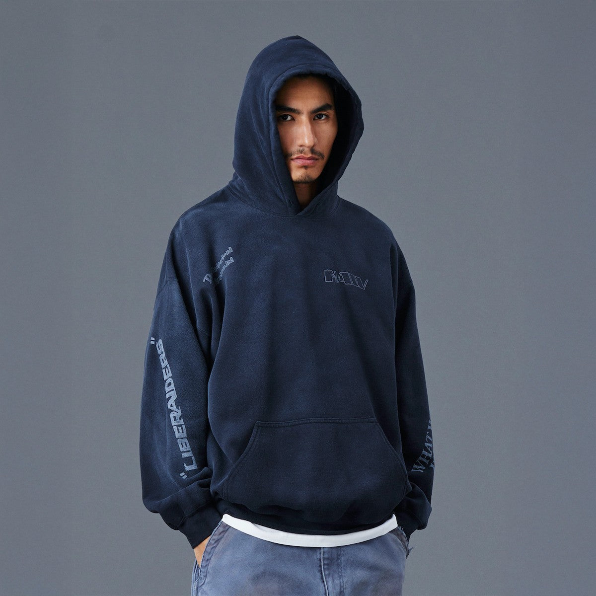 Liberaiders HANDWRITING PRINT HOODIE リベレイダース ハンドライティング プリント フーディー 77311【メンズ スウェット フーディ パーカー ヴィンテージ プリント カジュアル 25FW】