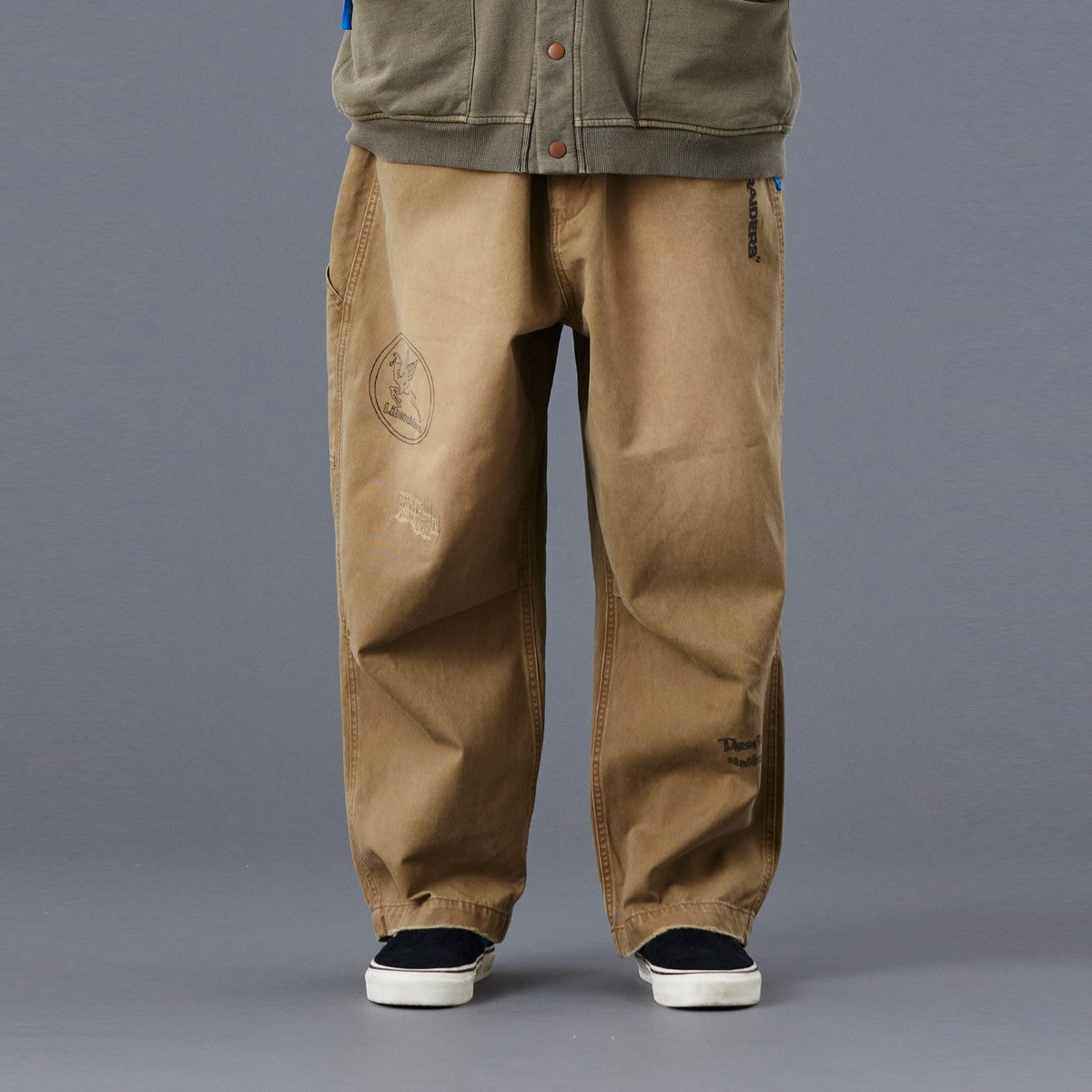 Liberaiders HANDWRITING PRINT CHINO SARROUEL PANTS リベレイダース ハンドライティング プリント チノ サルエルパンツ 77702【メンズ サルエル チノ パンツ ペインター ヴィンテージ 加工 25FW】