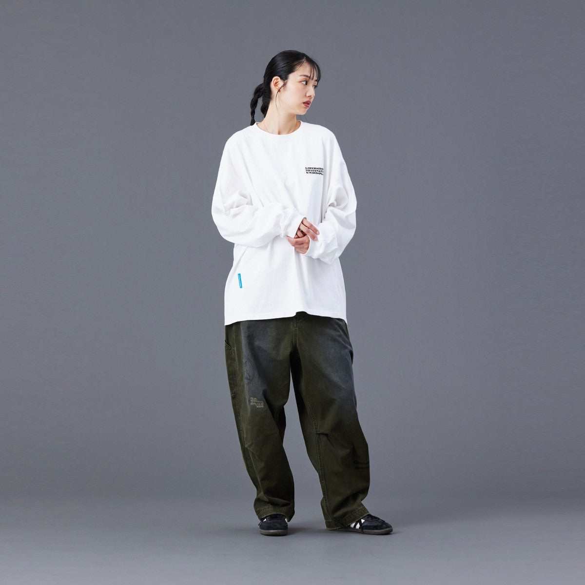 Liberaiders HANDWRITING PRINT CHINO SARROUEL PANTS リベレイダース ハンドライティング プリント チノ サルエルパンツ 77702【メンズ サルエル チノ パンツ ペインター ヴィンテージ 加工 25FW】