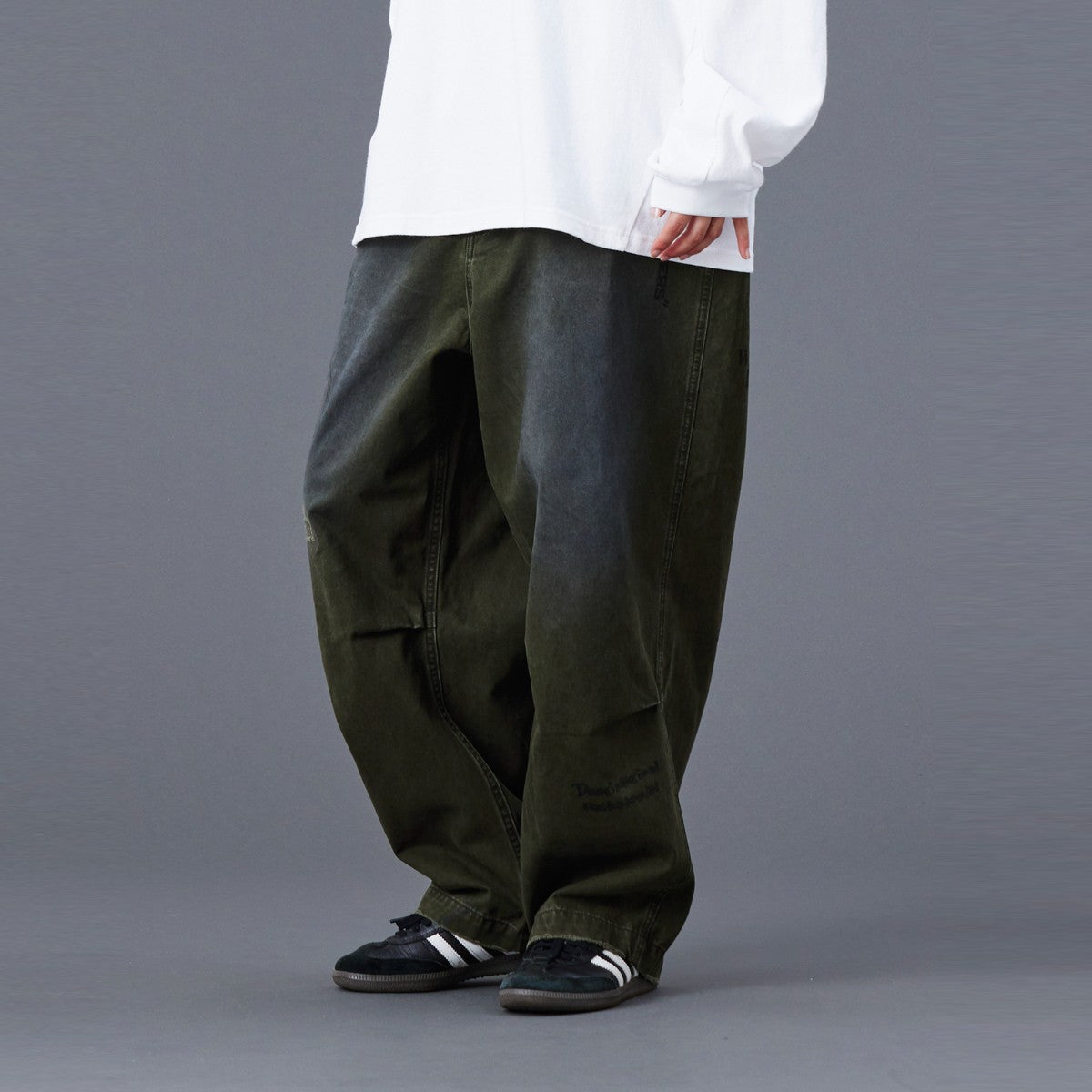 Liberaiders HANDWRITING PRINT CHINO SARROUEL PANTS リベレイダース ハンドライティング プリント チノ サルエルパンツ 77702【メンズ サルエル チノ パンツ ペインター ヴィンテージ 加工 25FW】