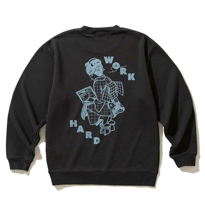 坩堝 WORKHARD/必殺仕事人 CREW SWEAT (RUTSUBO×YU SUDA） RUTSUBO WORKHARD/必殺仕事人 クルースウェット R25FA-SUDA-PF3【メンズ アーティスト クルースウェット メッセージ バックプリント コラボ 25FW】