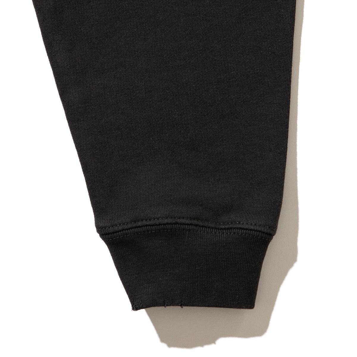 坩堝 WORKHARD/必殺仕事人 CREW SWEAT (RUTSUBO×YU SUDA） RUTSUBO WORKHARD/必殺仕事人 クルースウェット R25FA-SUDA-PF3【メンズ アーティスト クルースウェット メッセージ バックプリント コラボ 25FW】