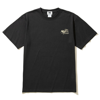 坩堝 IPPUKU TUNE ‘95 S/S T-SHIRTS (RUTSUBO×YU SUDA） RUTSUBO IPPUKU TUNE ‘95 ショートスリーブ Tシャツ R25FA-SUDA-TS1【メンズ グラフィック Tシャツ カセットテープ バックプリント コラボ 25FW】