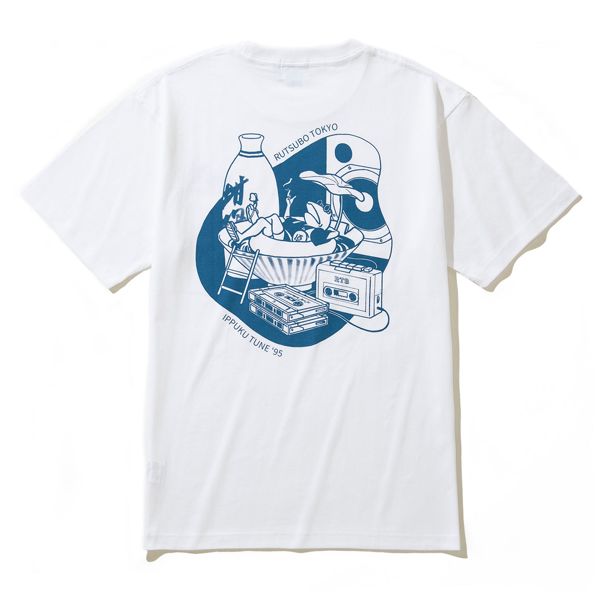 坩堝 IPPUKU TUNE ‘95 S/S T-SHIRTS (RUTSUBO×YU SUDA） RUTSUBO IPPUKU TUNE ‘95 ショートスリーブ Tシャツ R25FA-SUDA-TS1【メンズ グラフィック Tシャツ カセットテープ バックプリント コラボ 25FW】