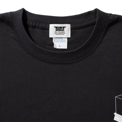 坩堝 さゐねえじ S/S T-SHIRTS (RUTSUBO×YU SUDA） RUTSUBO さゐねえじ ショートスリーブ Tシャツ R25FA-SUDA-TS2【メンズ Tシャツ グラフィック メッセージ バックプリント アーティスト コラボ 25FW】