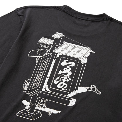 坩堝 さゐねえじ S/S T-SHIRTS (RUTSUBO×YU SUDA） RUTSUBO さゐねえじ ショートスリーブ Tシャツ R25FA-SUDA-TS2【メンズ Tシャツ グラフィック メッセージ バックプリント アーティスト コラボ 25FW】