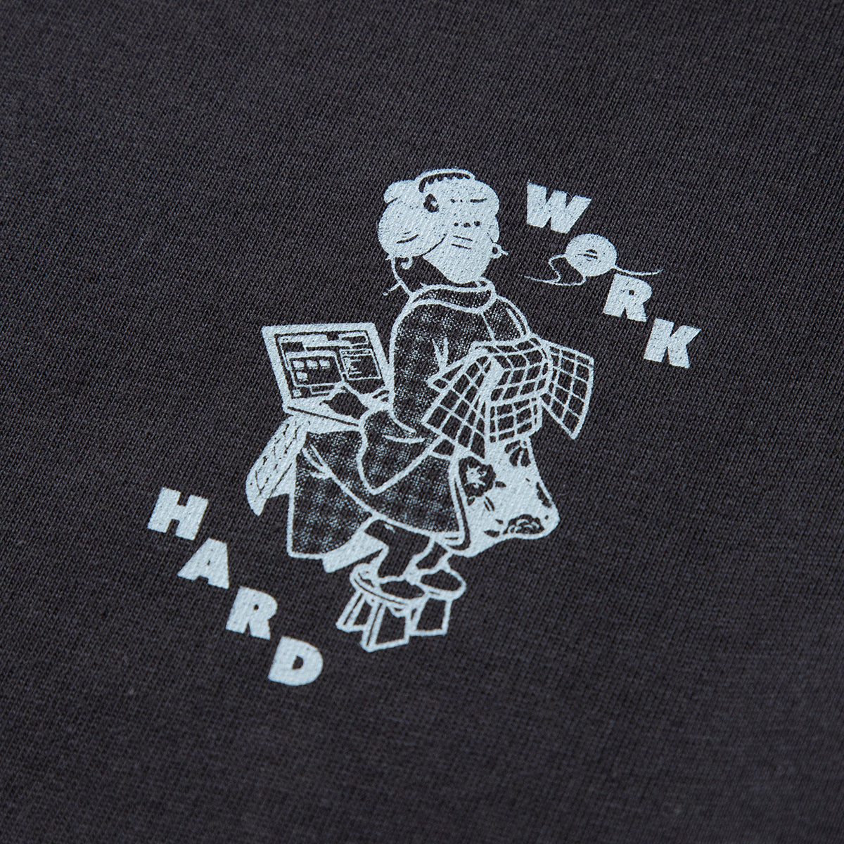 坩堝 WORKHARD/必殺仕事人 S/S T-SHIRTS (RUTSUBO×YU SUDA） RUTSUBO WORKHARD/必殺仕事人 ショートスリーブ Tシャツ R25FA-SUDA-TS3【メンズ Tシャツ グラフィック メッセージ バックプリント アーティスト コラボ 25FW】