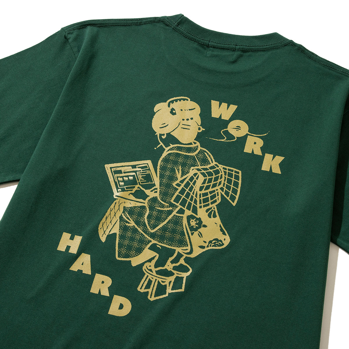 坩堝 WORKHARD/必殺仕事人 S/S T-SHIRTS (RUTSUBO×YU SUDA） RUTSUBO WORKHARD/必殺仕事人 ショートスリーブ Tシャツ R25FA-SUDA-TS3【メンズ Tシャツ グラフィック メッセージ バックプリント アーティスト コラボ 25FW】