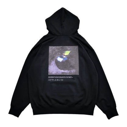 APPLEBUM “Black Apple” Sweat Parka アップルバム “ブラックアップル” スウェット パーカ 2520404【メンズ スウェット パーカ グラフィック バックプリント アート 25FW】