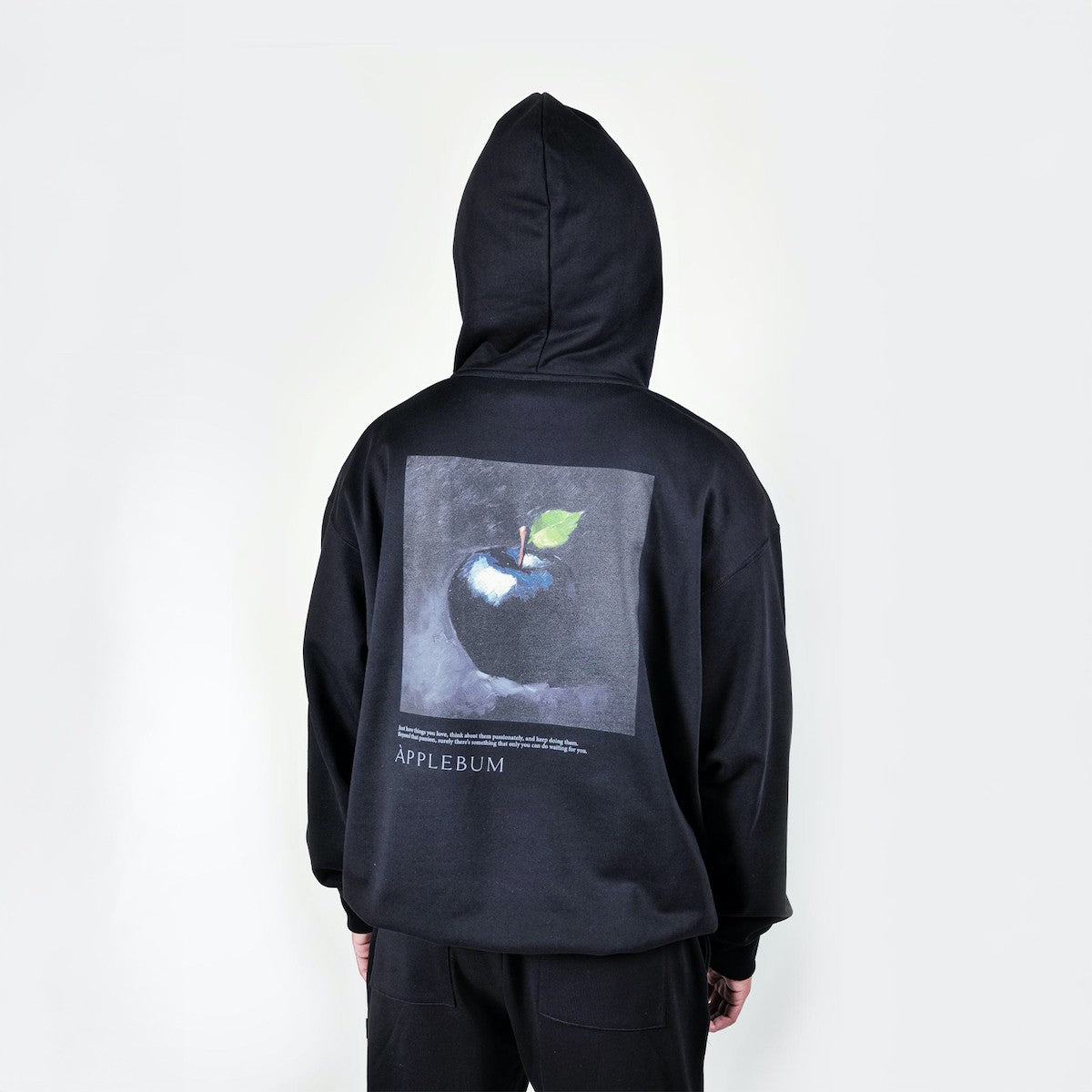 APPLEBUM “Black Apple” Sweat Parka アップルバム “ブラックアップル” スウェット パーカ 2520404【メンズ スウェット パーカ グラフィック バックプリント アート 25FW】