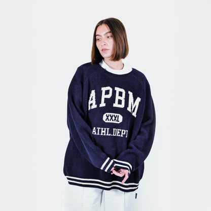 APPLEBUM “APBM” Mall Knit Sweater アップルバム “APBM” モール ニットセーター 2520503【メンズ ニット セーター カレッジロゴ ジャガード クラシック 25FW】
