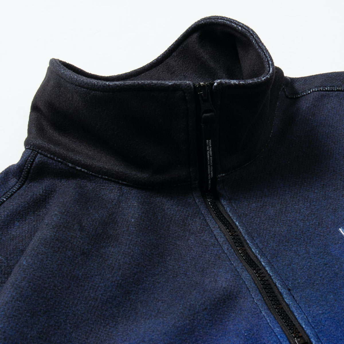 APPLEBUM “Summer Madness” Half Zip Fleece アップルバム “サマーマッドネス”ハーフジップ フリース 2520621【メンズ アウター フリースジャケット 刺繍 グラデーション 25FW】