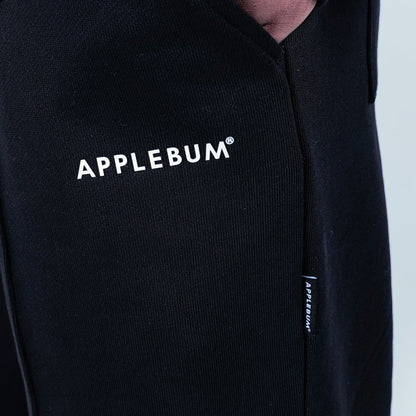 APPLEBUM Logo Sweat Pants アップルバム ロゴ スウェットパンツ 2520807【メンズ スウェットパンツ ピンタック センタープレス セットアップ可 25FW】