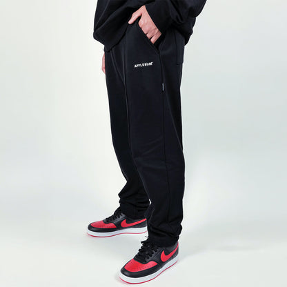 APPLEBUM Logo Sweat Pants アップルバム ロゴ スウェットパンツ 2520807【メンズ スウェットパンツ ピンタック センタープレス セットアップ可 25FW】