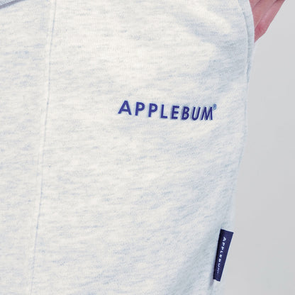 APPLEBUM Logo Sweat Pants アップルバム ロゴ スウェットパンツ 2520807【メンズ スウェットパンツ ピンタック センタープレス セットアップ可 25FW】