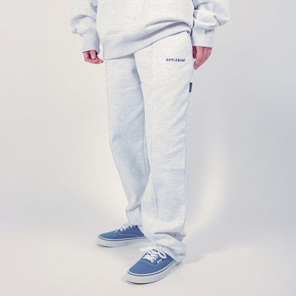 APPLEBUM Logo Sweat Pants アップルバム ロゴ スウェットパンツ 2520807【メンズ スウェットパンツ ピンタック センタープレス セットアップ可 25FW】