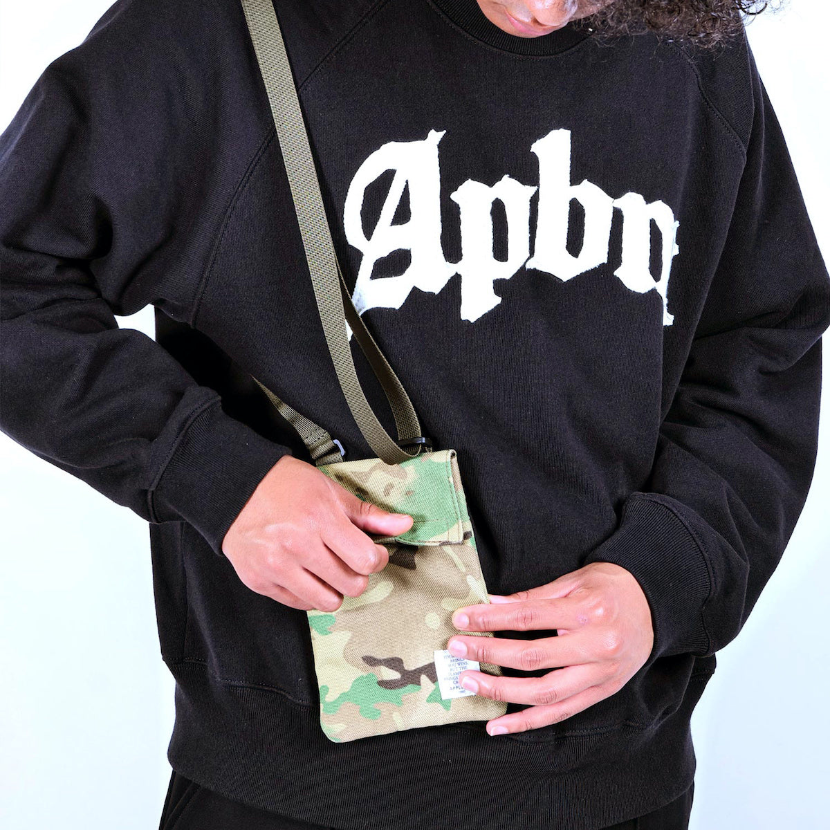 APPLEBUM Camo Neck Pouch アップルバム カモ ネックポーチ 2521010【メンズ ネックポーチ ナイロン素材 耐久性 小物収納 ユニセックス 25FW】