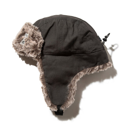 POLER MILITARY FUR VISOR CAP ポーラー ミリタリー ファー バイザー キャップ 253MCV0083【メンズ フライトキャップ ファーキャップ 防寒 アウトドア 冬小物 刺繍ロゴ 25FW】