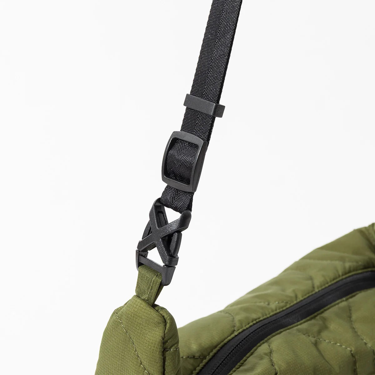 POLER QUILTED STROLL SHOULDER ポーラー キルテッド ストロール ショルダー 253MCV0123【メンズ ショルダーバッグ キルティング ミリタリー デイリー 25FW】